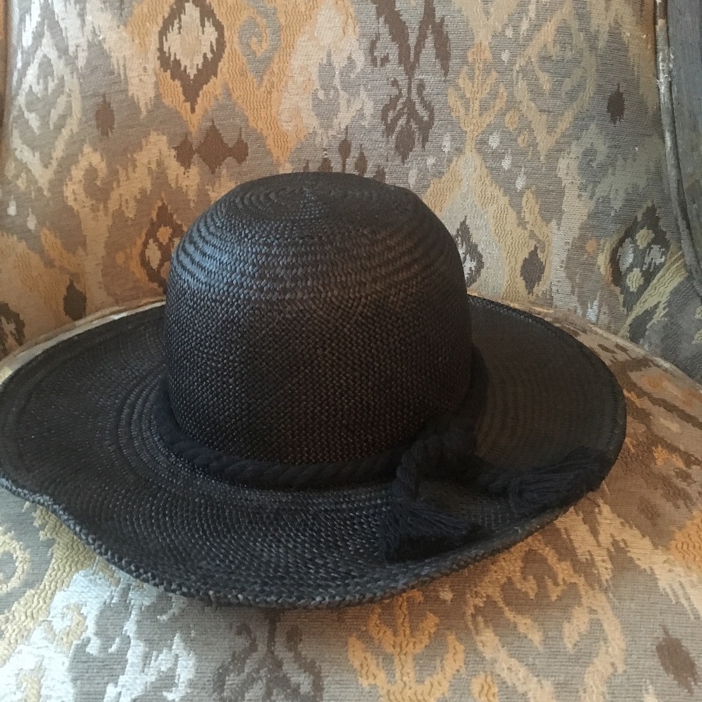 Alessandra Rivera hat